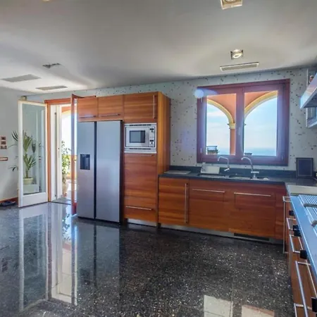 Carolina Villa *