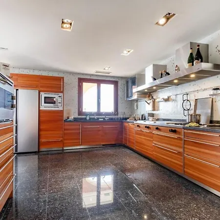 Carolina Villa *