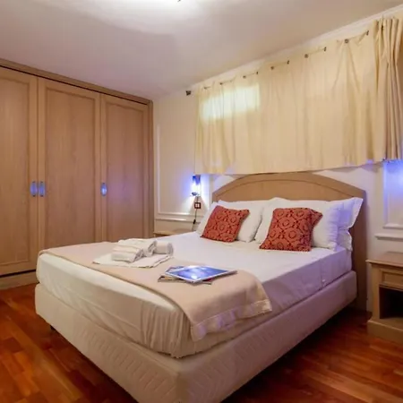 Carolina Villa *