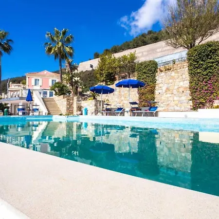 Carolina Villa *