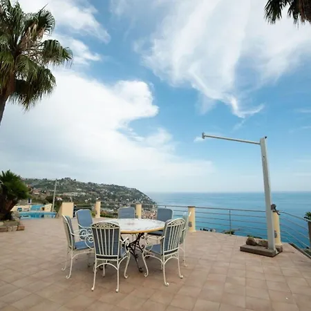 Carolina Villa
