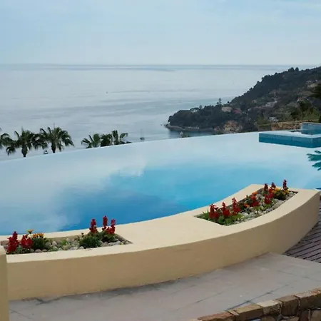 Carolina Villa *