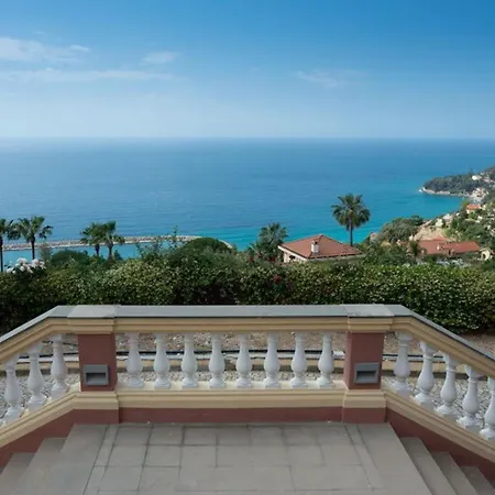 Carolina Villa *